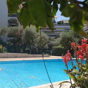 Appartement Studio/quartier Résidentiel/piscine/plages à 5min à Pied, Antibes